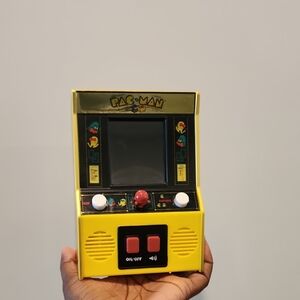 2020 BANDAI NAMCO PAC-MAN  LCD Retro Mini Arcade Game